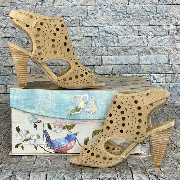 Ivanka Trump Baird Peep Toe Sandals Women's Size 6.5 Light Natural Suede Bootie - Picture 5 of 9